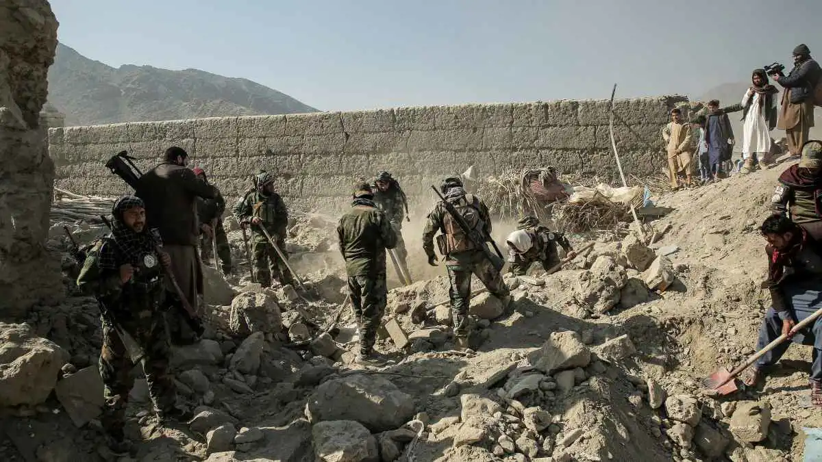 مقتل 19 باكستانيا وخطف شرطيين بهجمات على الحدود مع أفغانستان