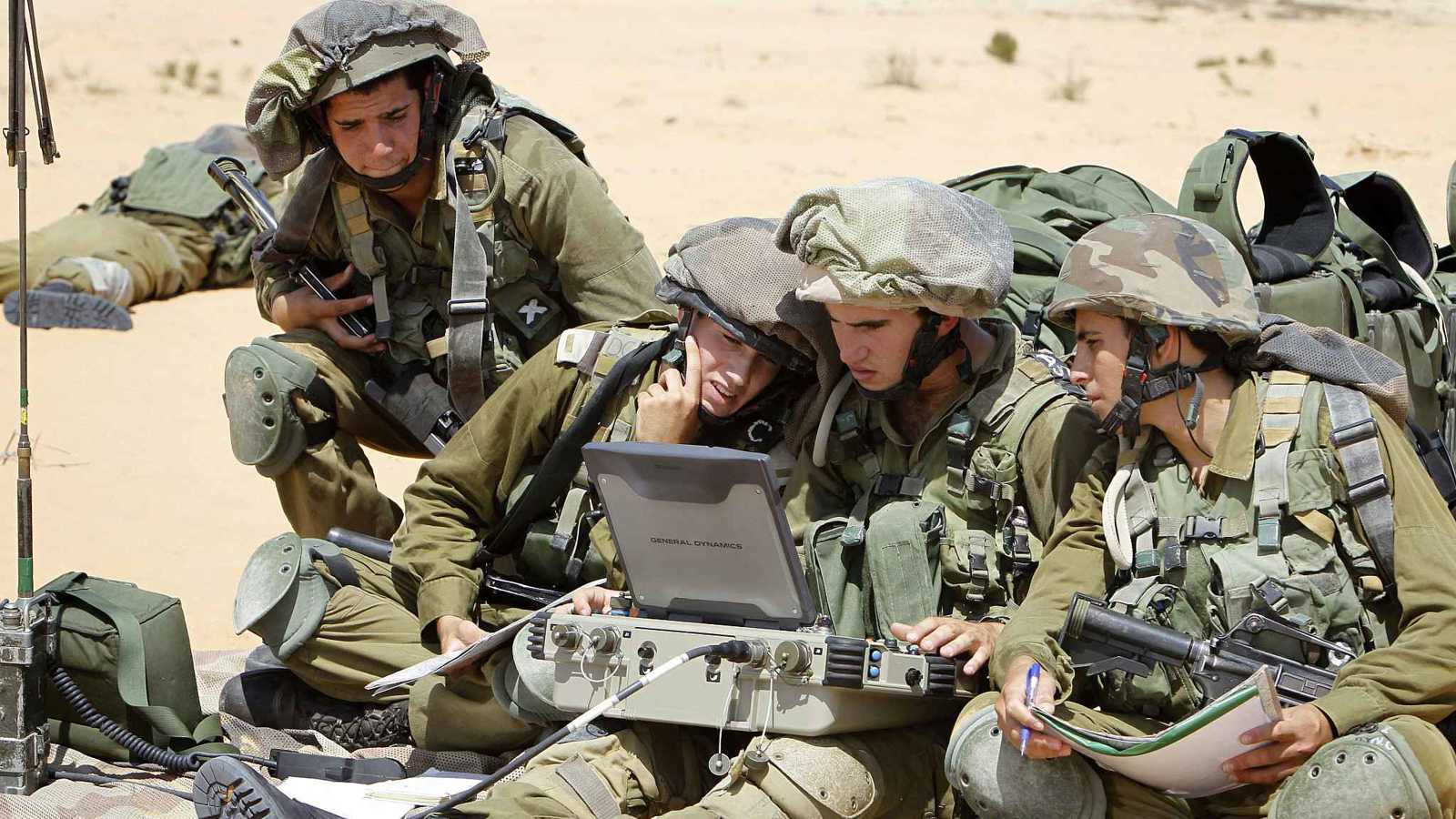 فصل موظفَين احتلا مكتب رئيس مايكروسوفت رفضاً لدعم إسرائيل (فيديو)