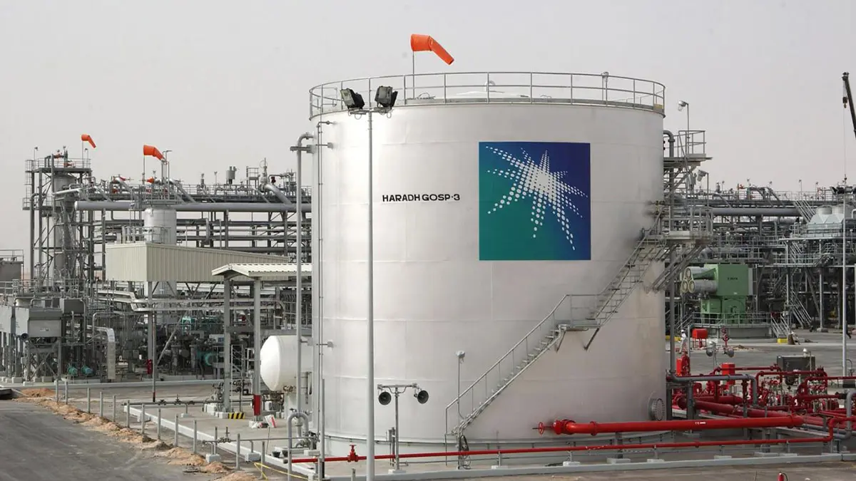 أرامكو السعودية تعرض شراء حصة في مشروع غاز مسال بالقطب الشمالي