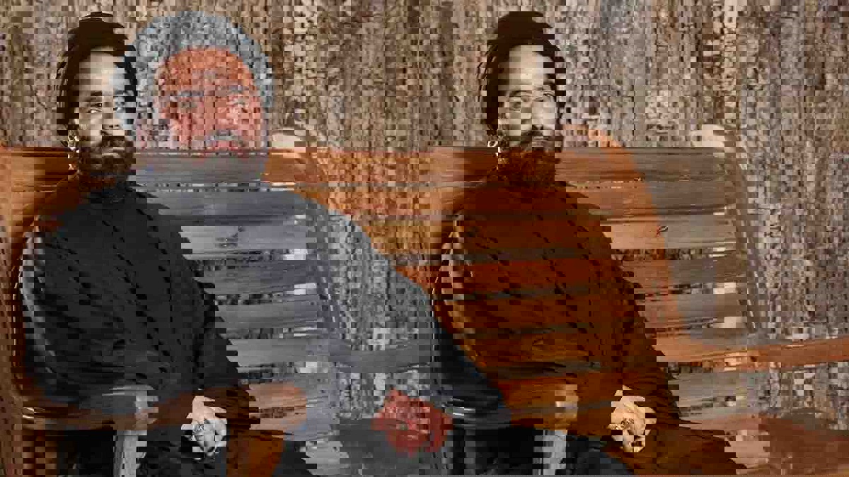 إيران تخلع عمامة أحد رجال الدين البارزين بسبب انتقاده خامنئي‎