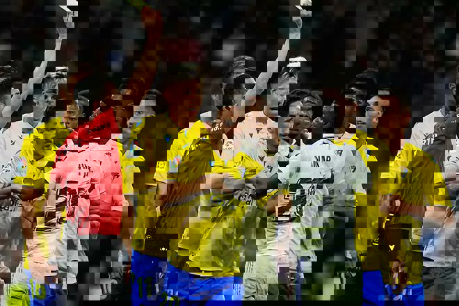 تفاصيل معركة فينيسيوس جونيور ولاعبي قادش في ممر غرف خلع الملابس