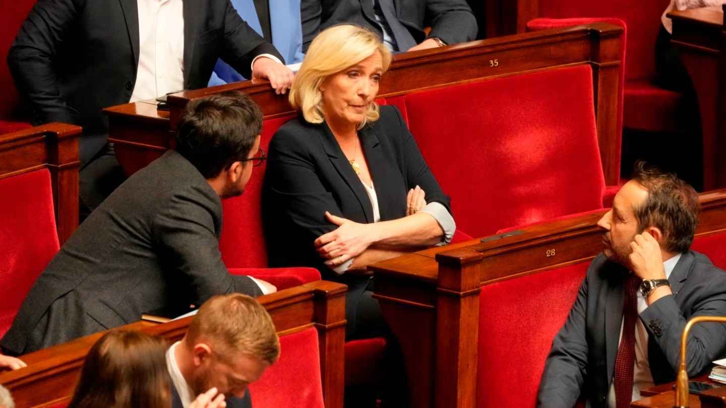 إقصاء لوبان يشعل المنافسة مبكرا في السباق نحو الإليزيه