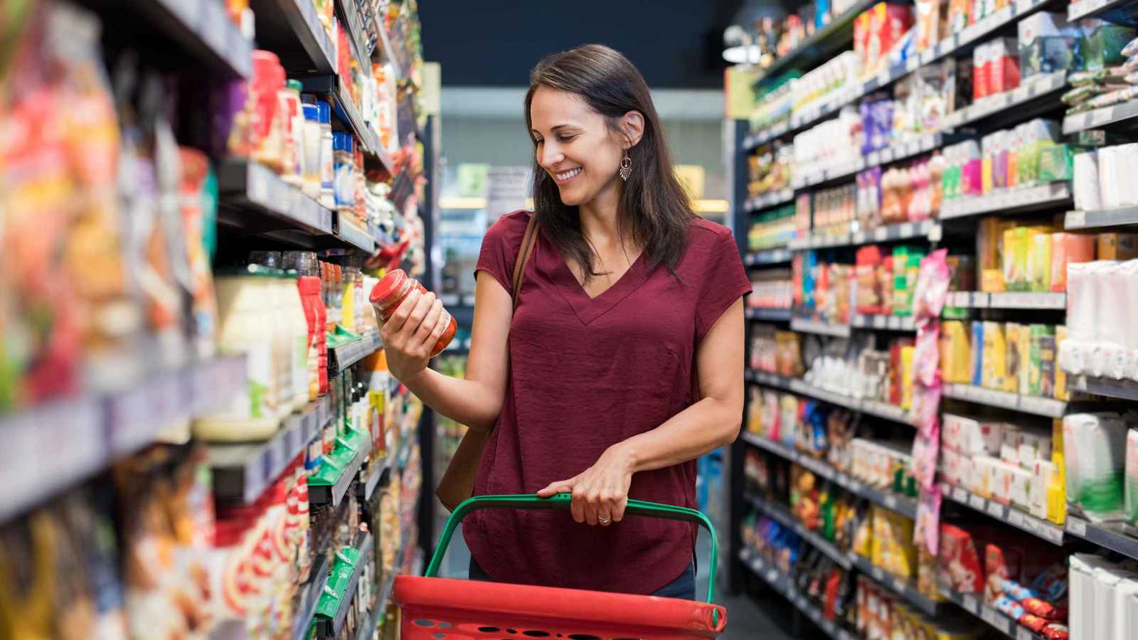 هل تضعك رفوف السوبرماركت في فخ الإنفاق الزائد؟