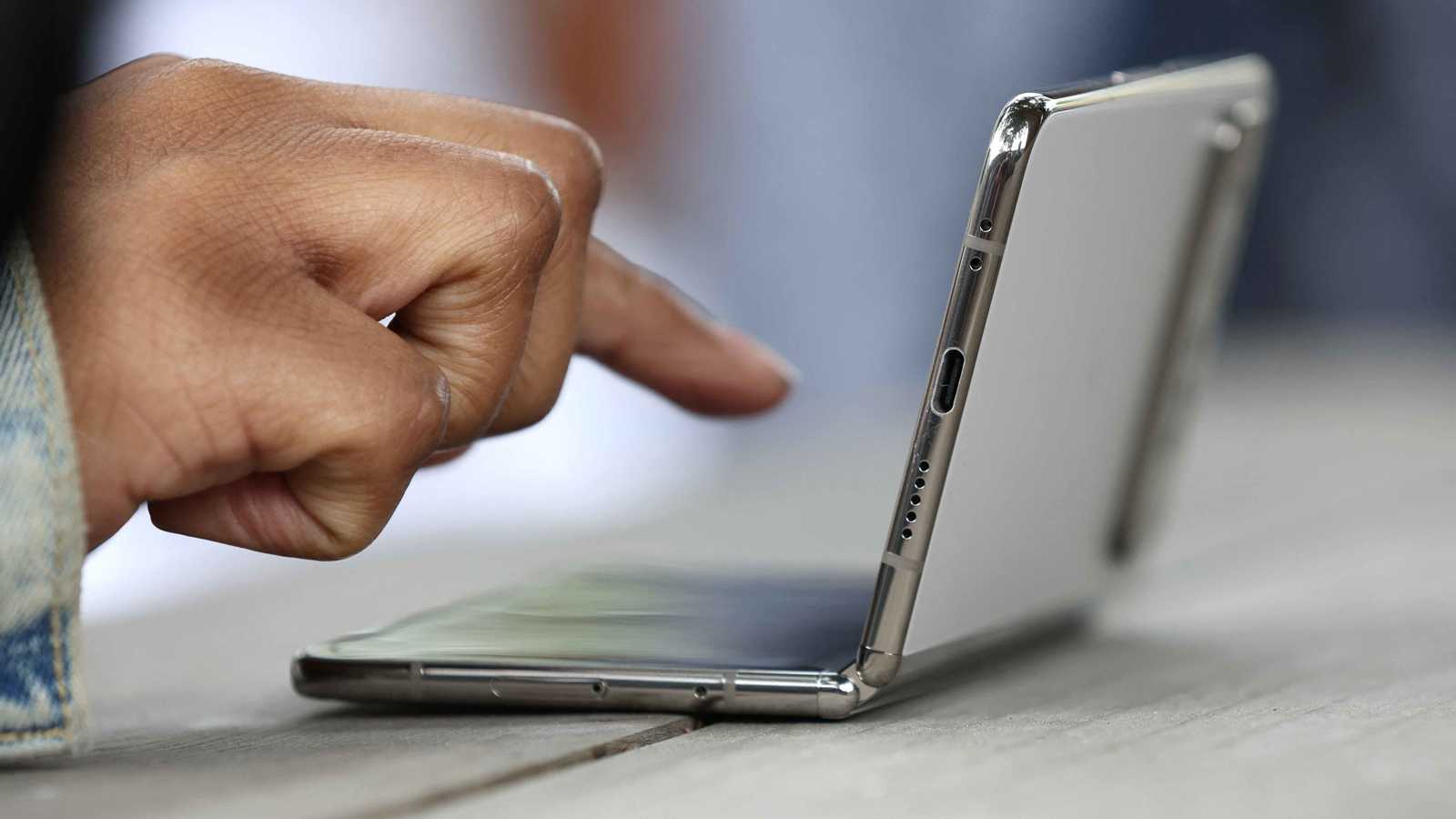 "نقطة تحوّل".. تأثير متوقع لانضمام أبل إلى سوق الهواتف القابلة للطي