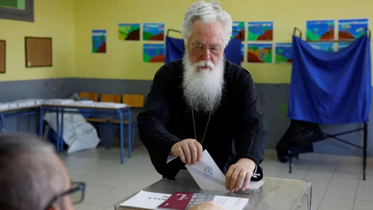 اليونانيون يصوتون لانتخاب برلمان جديد