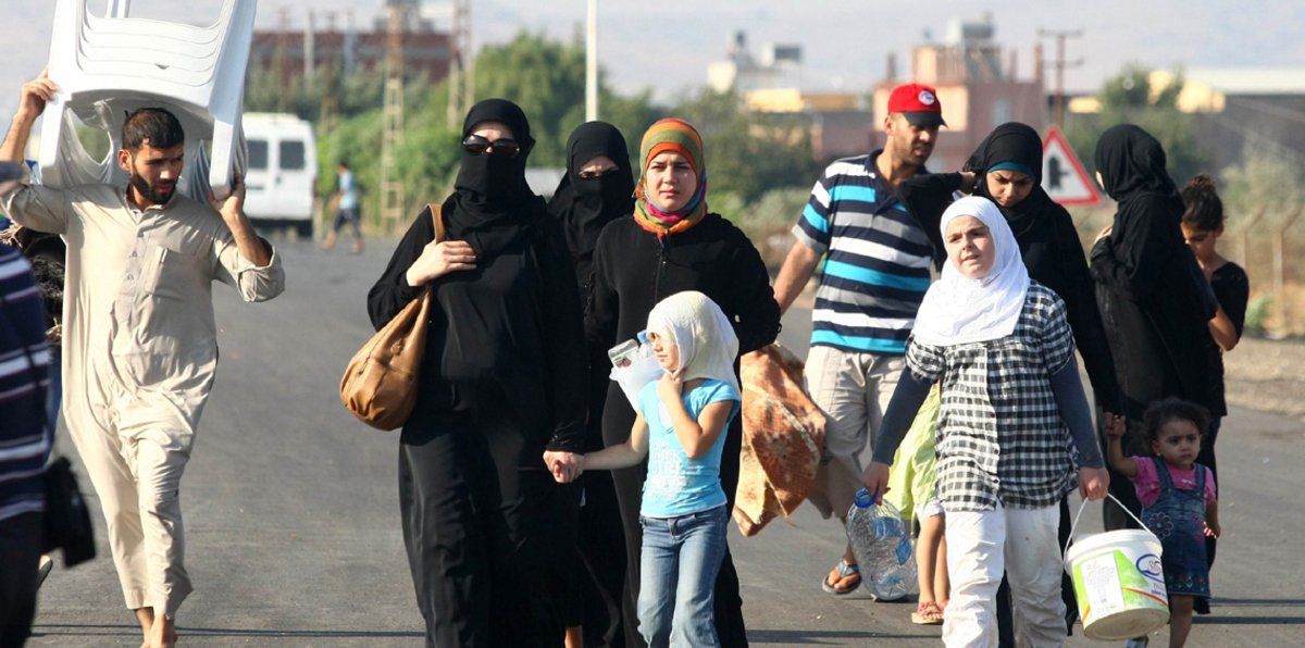 هروب 350 عراقيًا من مناطق سيطرة "داعش" بالأنبار