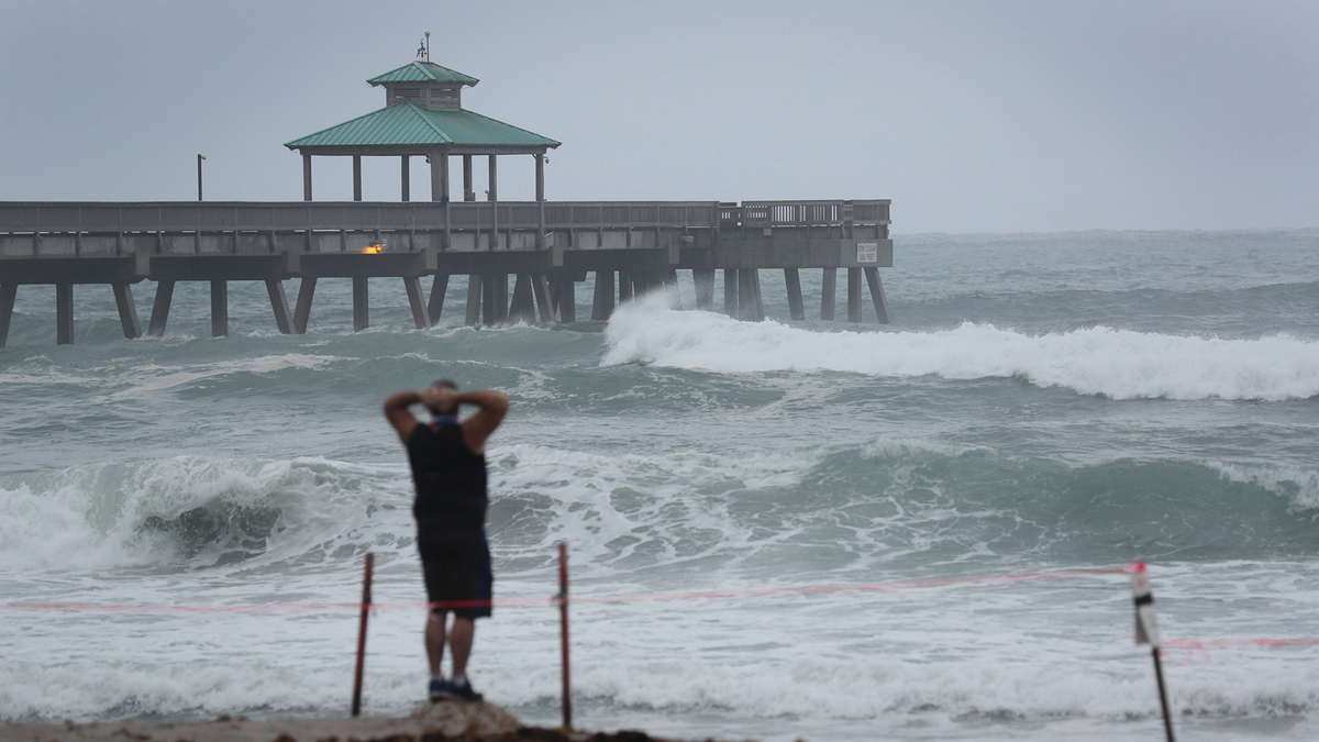 العاصفة سالي تتحول إلى إعصار قبل وصولها السواحل الأمريكية