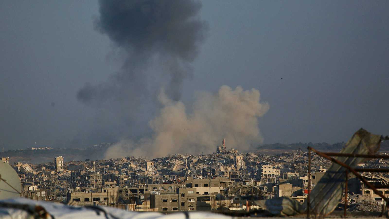 إسرائيل تشن غارات عنيفة على غزة