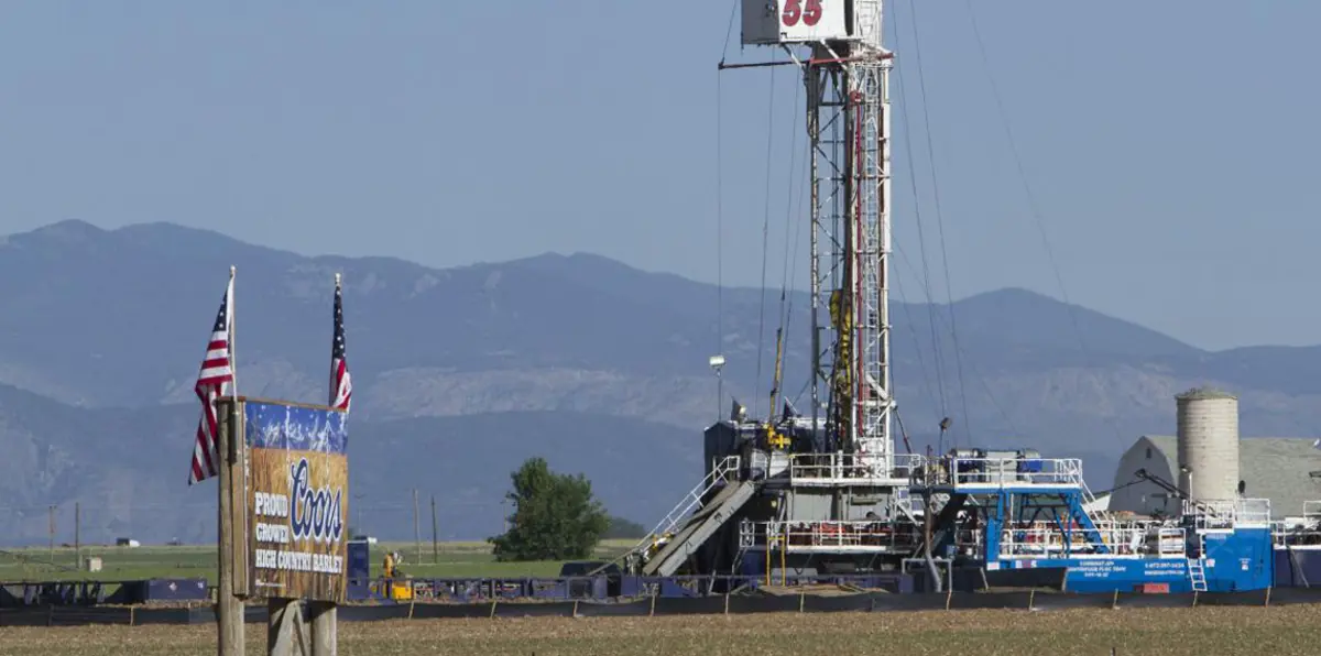 النفط يرتفع لأعلى مستوى في شهرين مع تراجع المخزونات الأمريكية