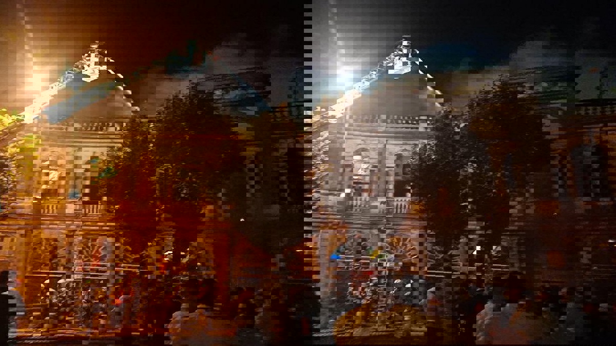 حريق ضخم في سوق تاريخي بطهران يلتهم العديد من المخازن والمحال ‎ (فيديووصور)