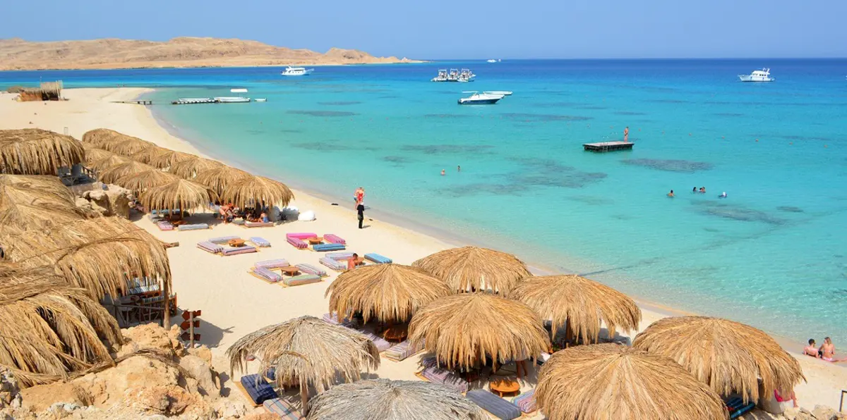 بالصور.. شاهد لحظة اعتقال منفذ الهجوم المسلح على السياح في الغردقة المصرية