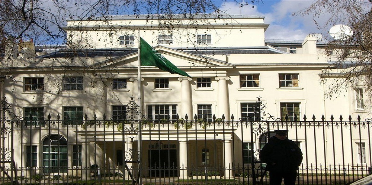 السفارة السعودية بالقاهرة توضح ملابسات احتجاز  عايد العنزي