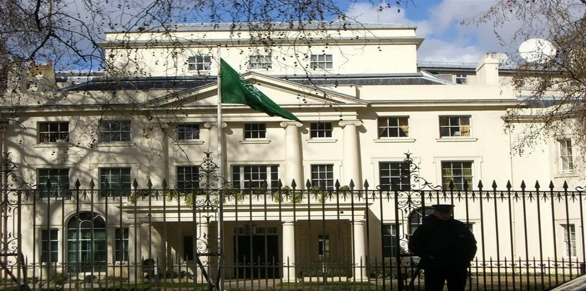 السفارة السعودية بالقاهرة توضح ملابسات احتجاز  عايد العنزي