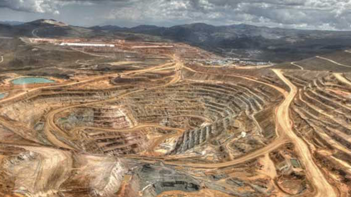 بسبب سوء الإدارة والعقوبات.. نصف مناجم إيران خارج الخدمة