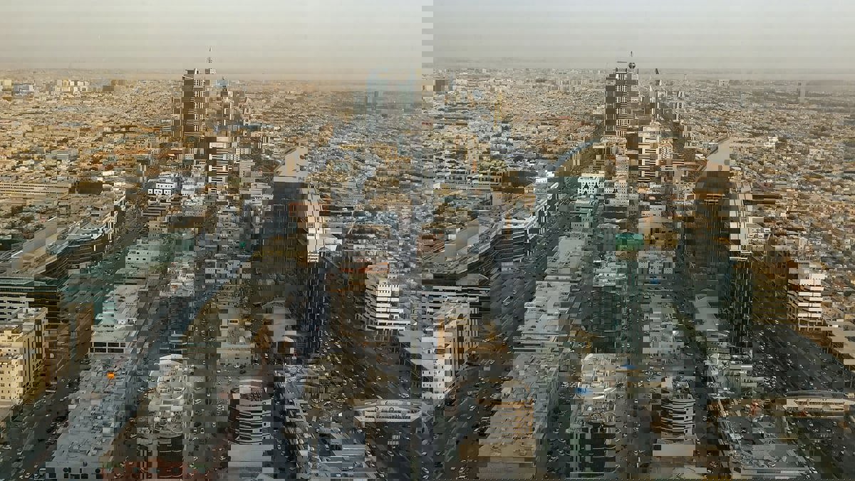 السعودية.. اقتراح جديد بتقليص العمل لـ 6 ساعات يلقى تأييدا واسعا