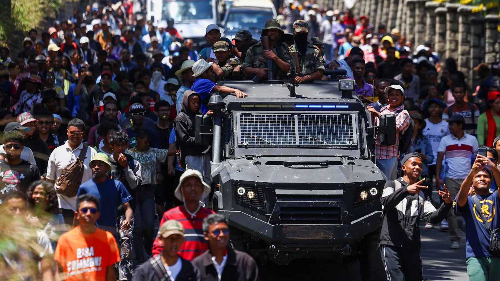 على وقع احتجاجات عارمة.. رئيس مدغشقر يستعد لإلقاء "خطاب حاسم"