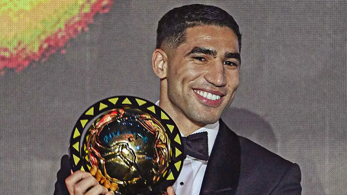 أشرف حكيمي يستلم جائزة أفضل لاعب إفريقي
