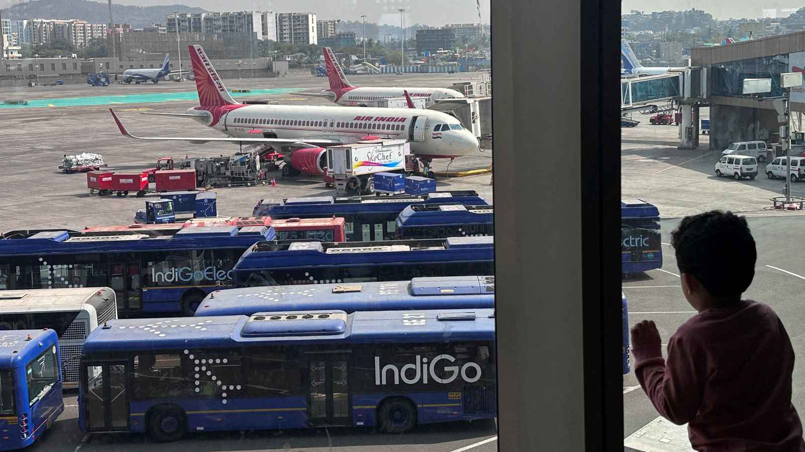 باكستان تمدد حظر أجوائها أمام الهند