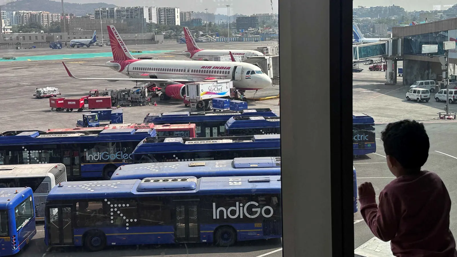 باكستان تمدد حظر أجوائها أمام الهند