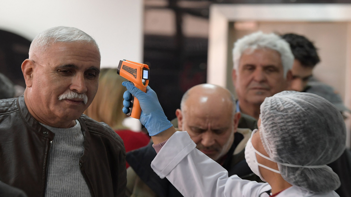 «كورونا» والمساجد... وتناقضات «الإخواني»