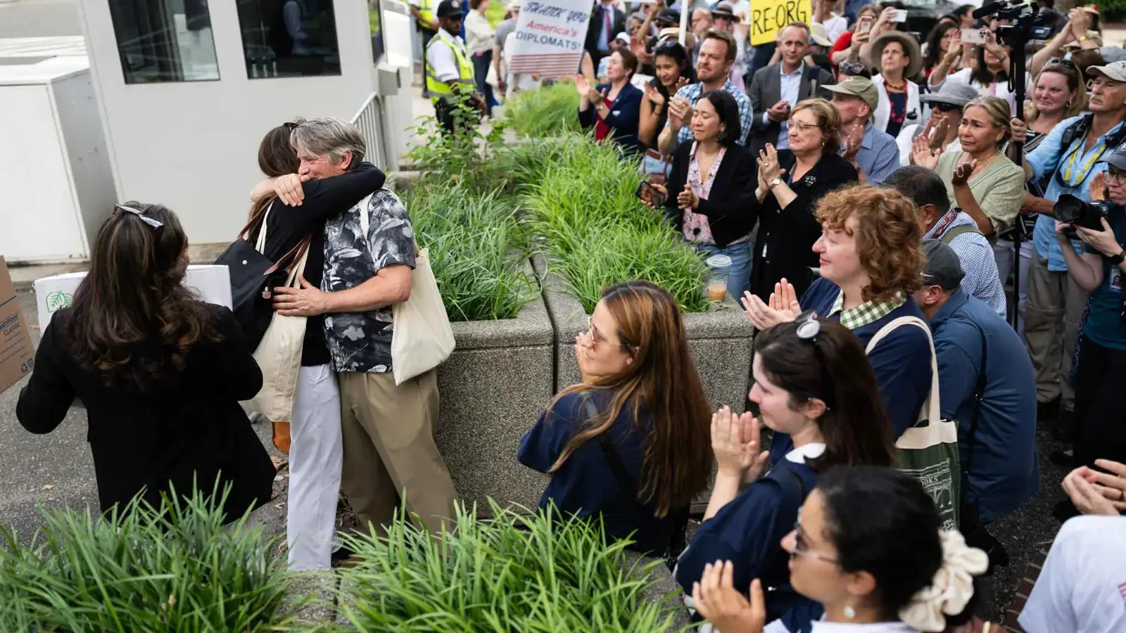 إدارة ترامب تسرح محللين كبار متخصصين في شؤون روسيا وأوكرانيا