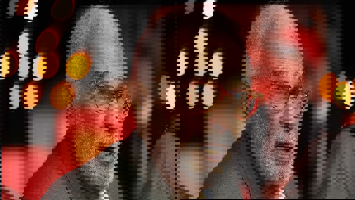 نجل الفنان أبو زهرة: والدي يعاني من الإهمال في المستشفى