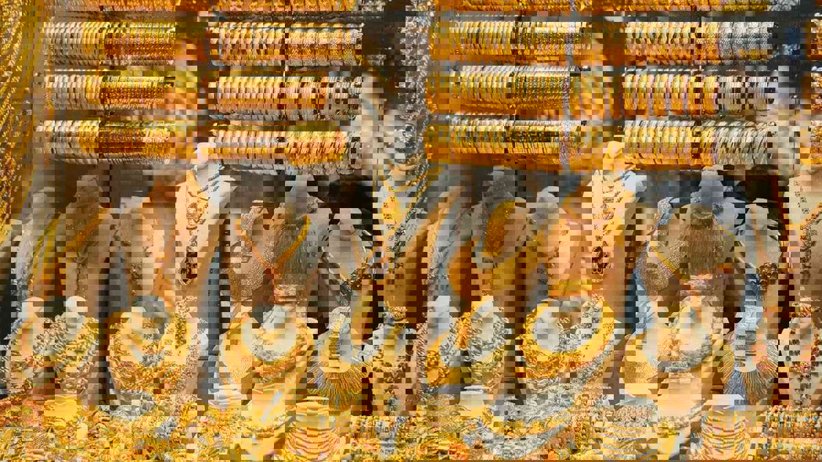 الذهب يصعد لأعلى مستوى في ثلاثة أسابيع مع تراجع الدولار