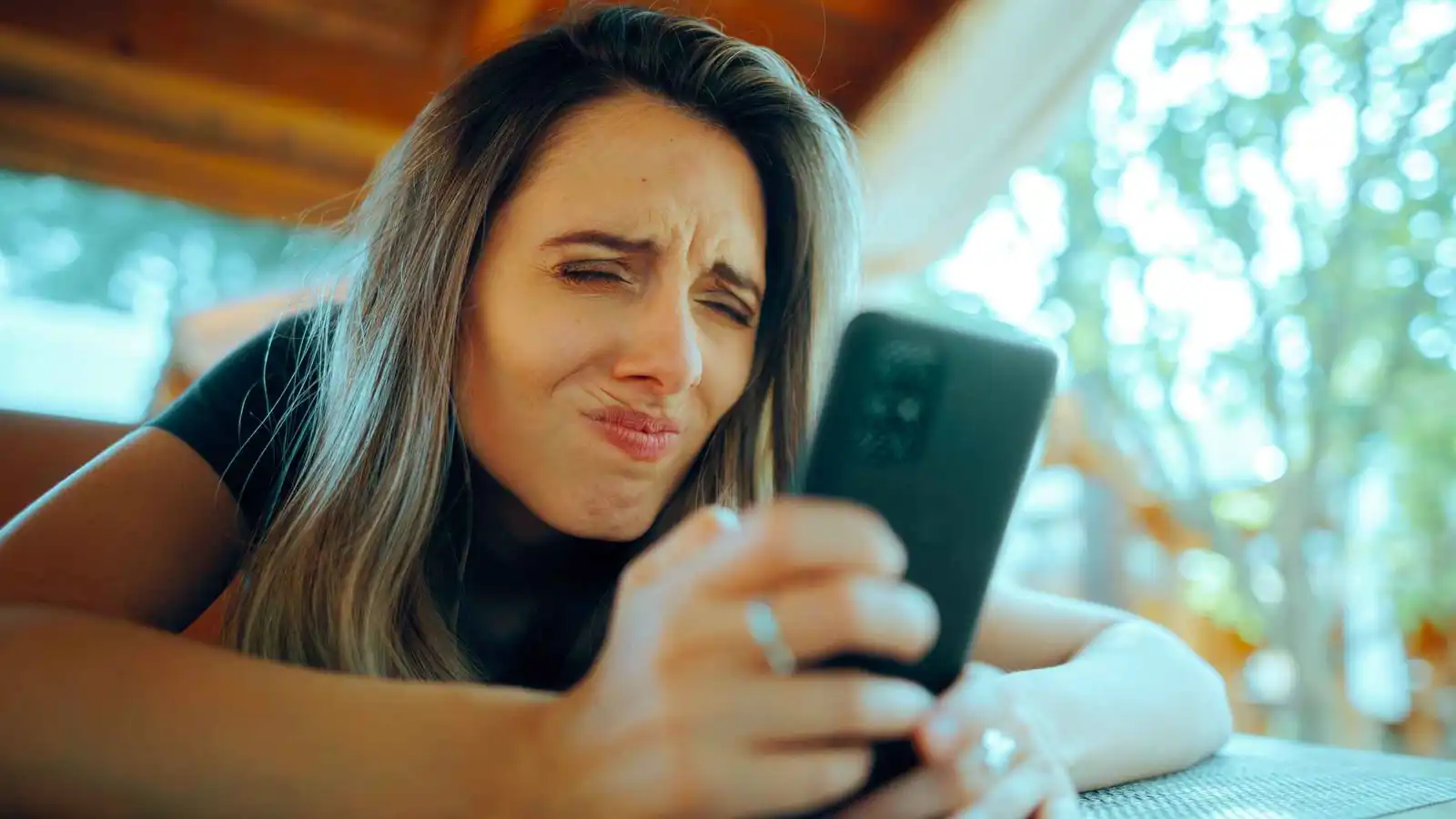 غطاء هاتف بوزن 2.7 كيلوغرام  للحد من إدمان الهواتف الذكية (صور)