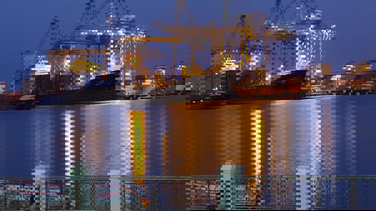 لتعزيز نفوذها في أفريقيا.. روسيا توقع اتفاقا مع السودان لبناء قاعدة على البحر الأحمر