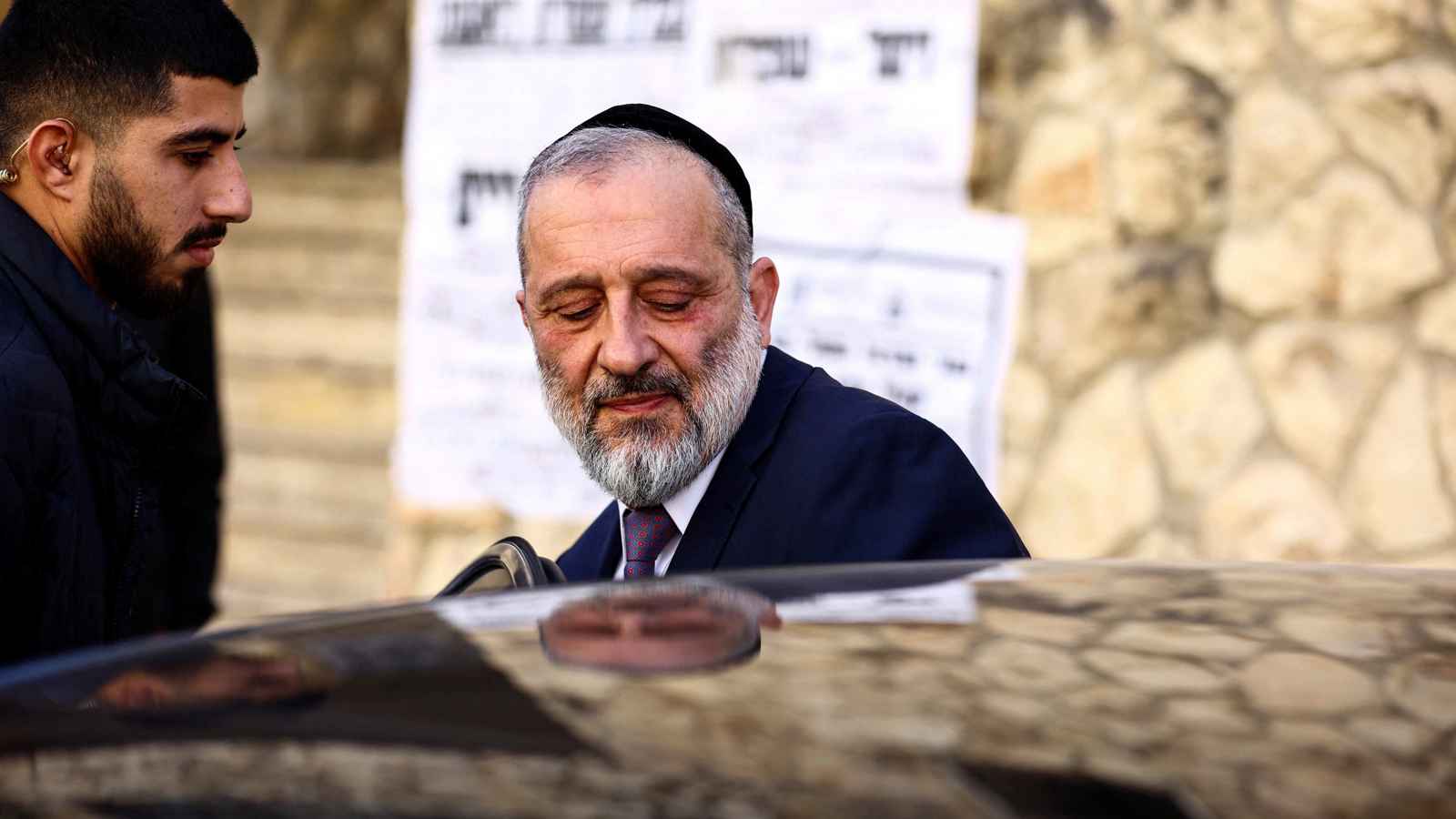 حليف نتنياهو.. درعي ينسق سراً لتشكيل "حكومة وحدة" بدون بن غفير