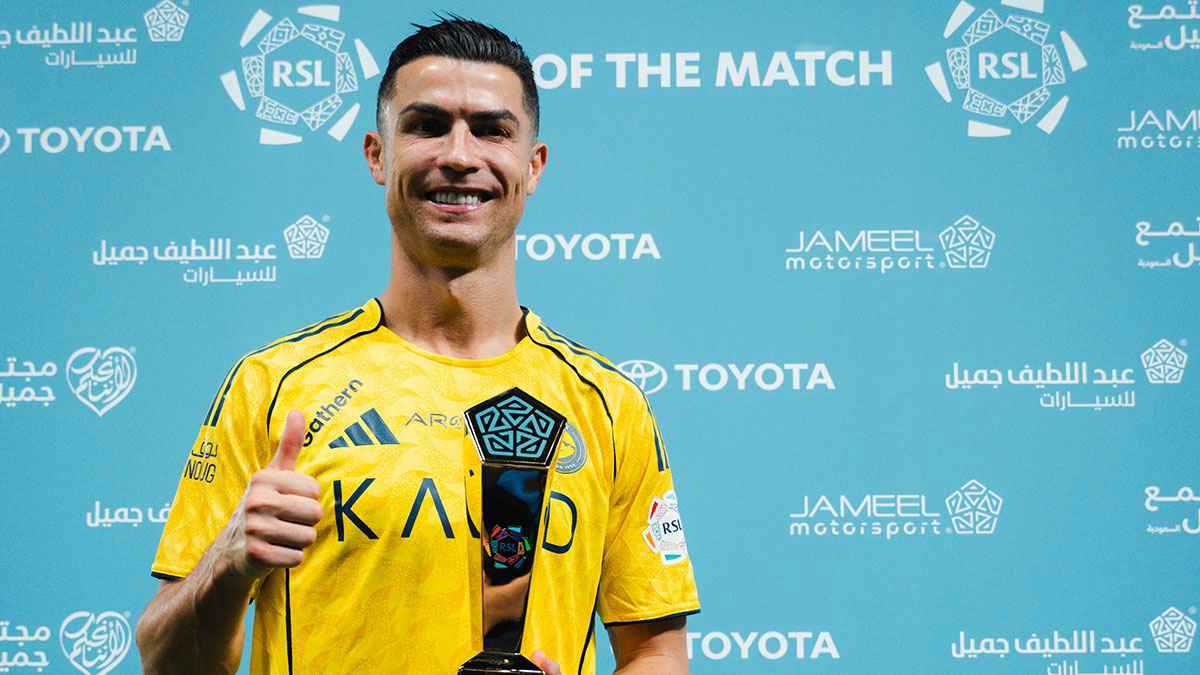 كريستيانو رونالدو يرفض "عرض المليار" لمزاملة ميسي 