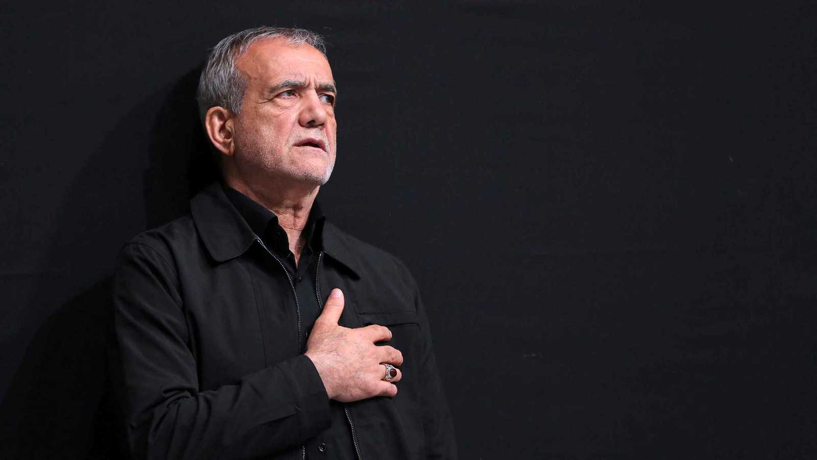 رسام كاريكاتير إيراني أمام القضاء بسبب بزشكيان