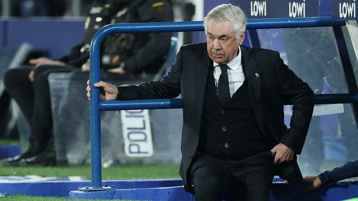 أنشيلوتي يبلغ "غرفة ملابس" ريال مدريد بالرحيل