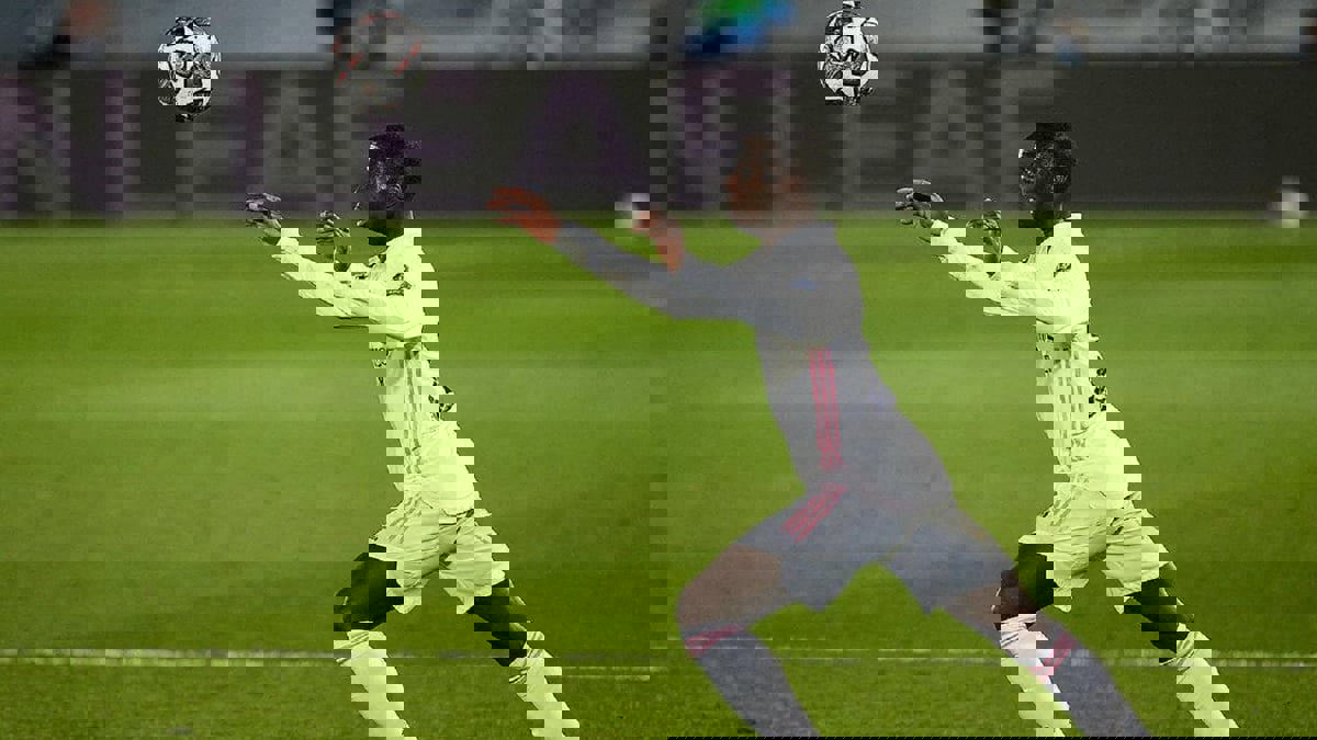 ماركا: انتكاسة فيرلاند ميندي تبعده ثلاثة أسابيع عن ريال مدريد