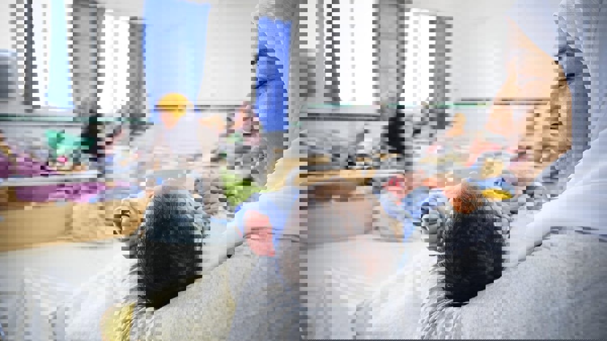 وفاة الأمهات بعد الولادة.. الأسباب والأعراض وطرق الوقاية