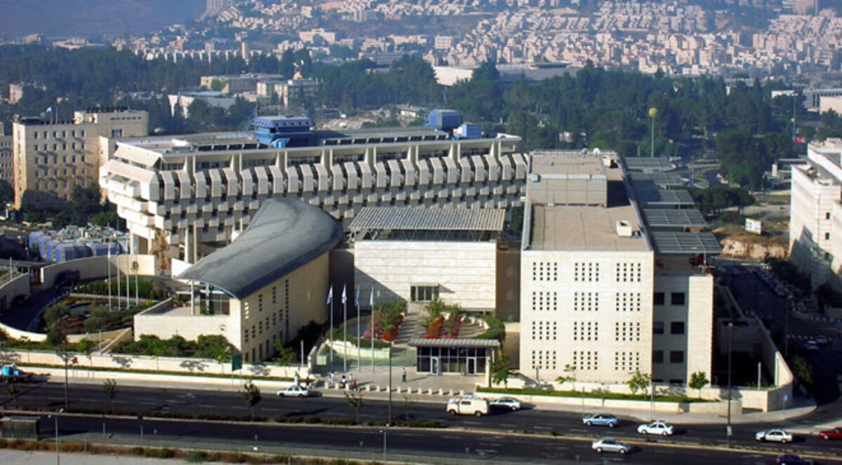 مسؤول بالخارجية الإسرائيلية يلتقي شخصية سعودية (صور)