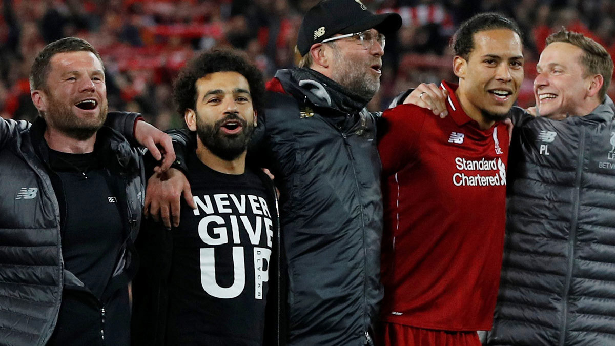 شاهد احتفال لاعبي ليفربول مع الجماهير بعد "ريمونتادا" ضد برشلونة والتأهل لنهائي دوري أبطال أوروبا (فيديو)