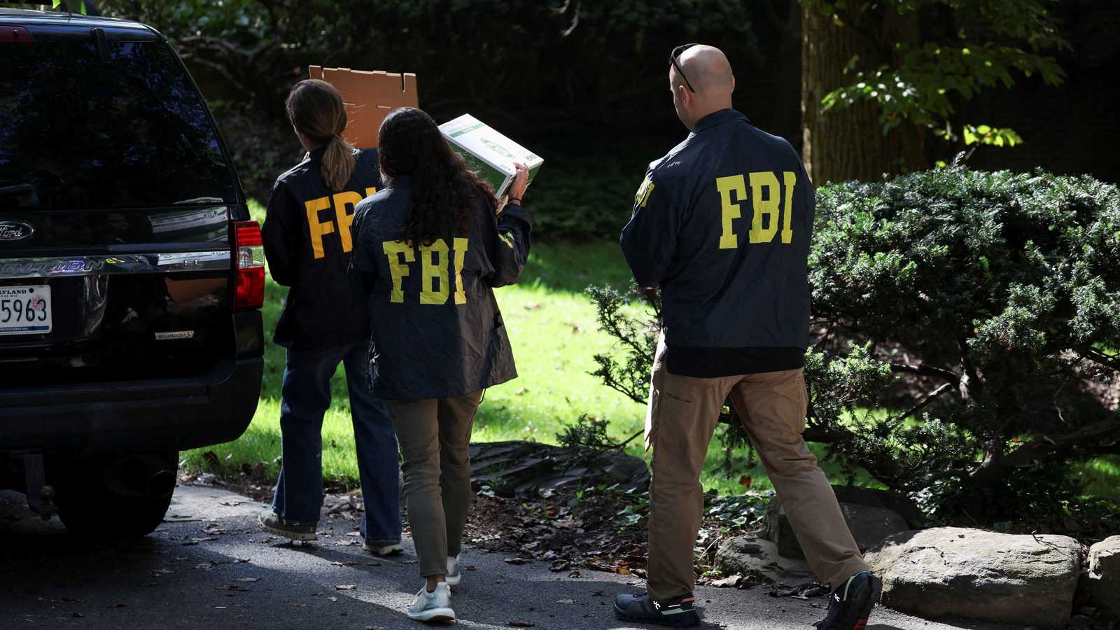 ترامب وبولتون.. مداهمة مثيرة تجدد "خصومة قديمة" بعد قمة ألاسكا