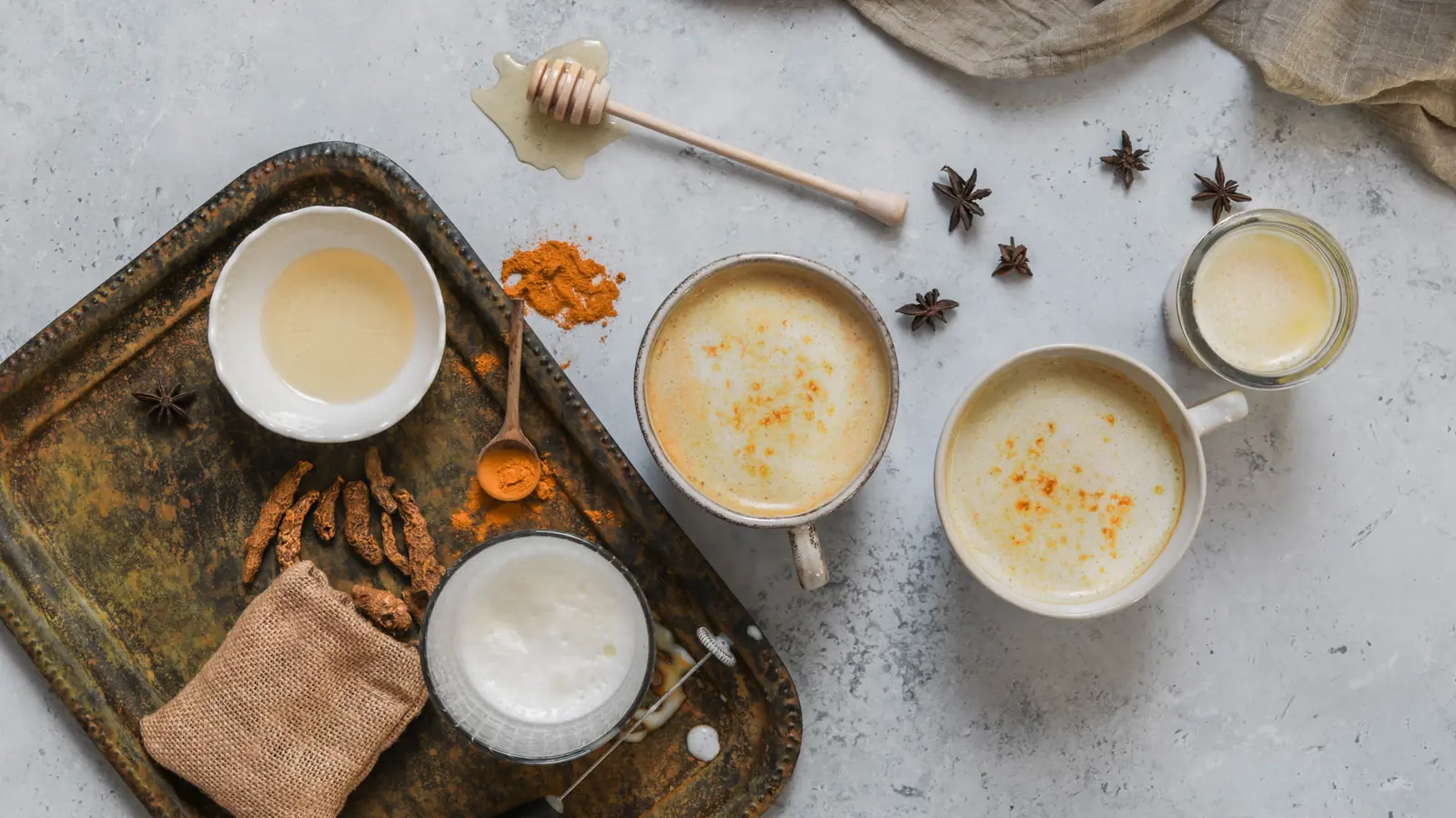 يحسّن صحة البشرة.. 5 فوائد لمزج العسل مع الكركم