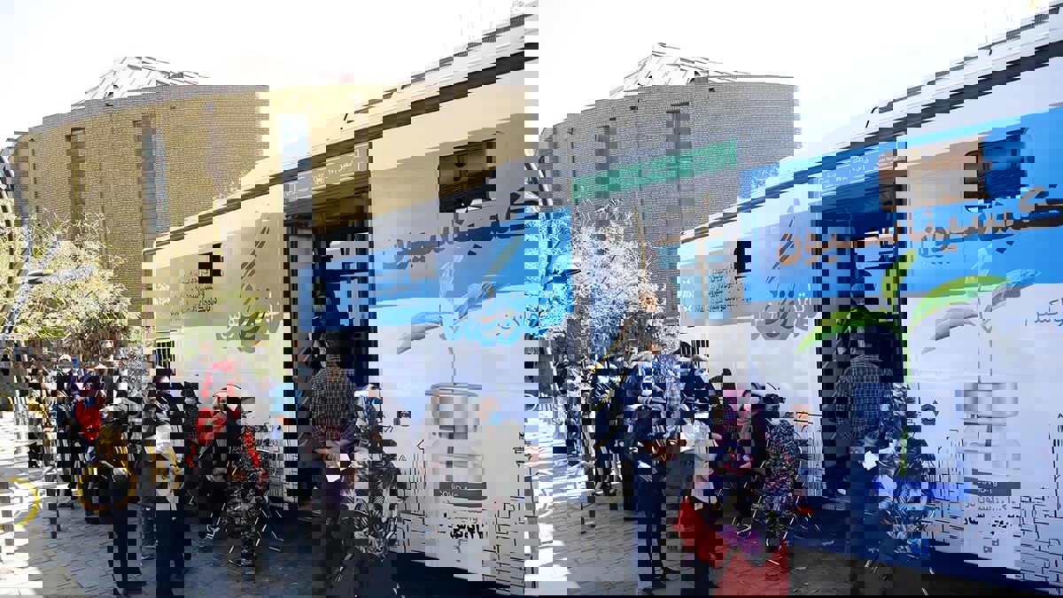 احتجاجات أمام البرلمان الإيراني ضد لقاحات كورونا