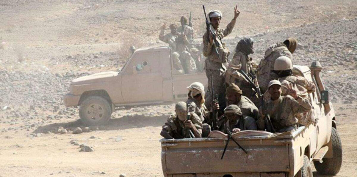 القوات اليمنية تُحبط محاولة اختراق جديدة وتأسر 35 حوثيًا في الحديدة