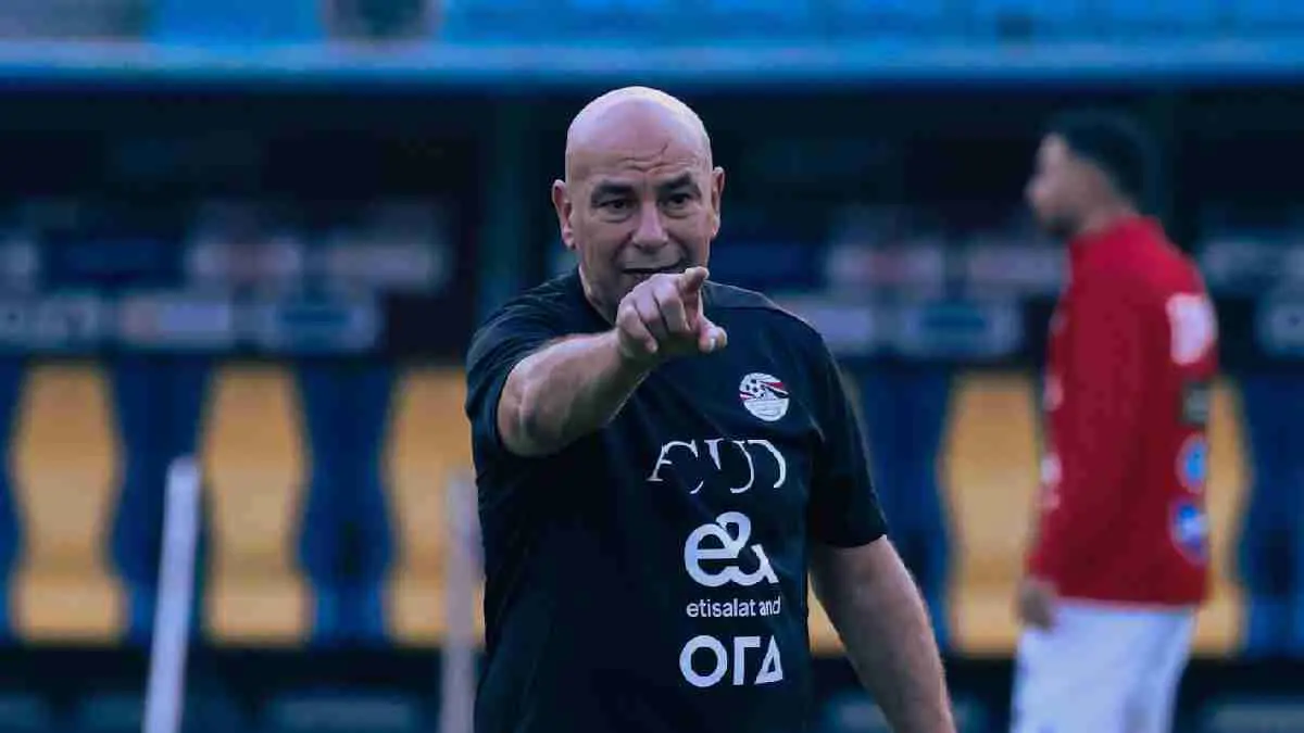 مصدوم.. رد فعل حسام حسن بعد شكاوى لاعبي منتخب مصر ضده