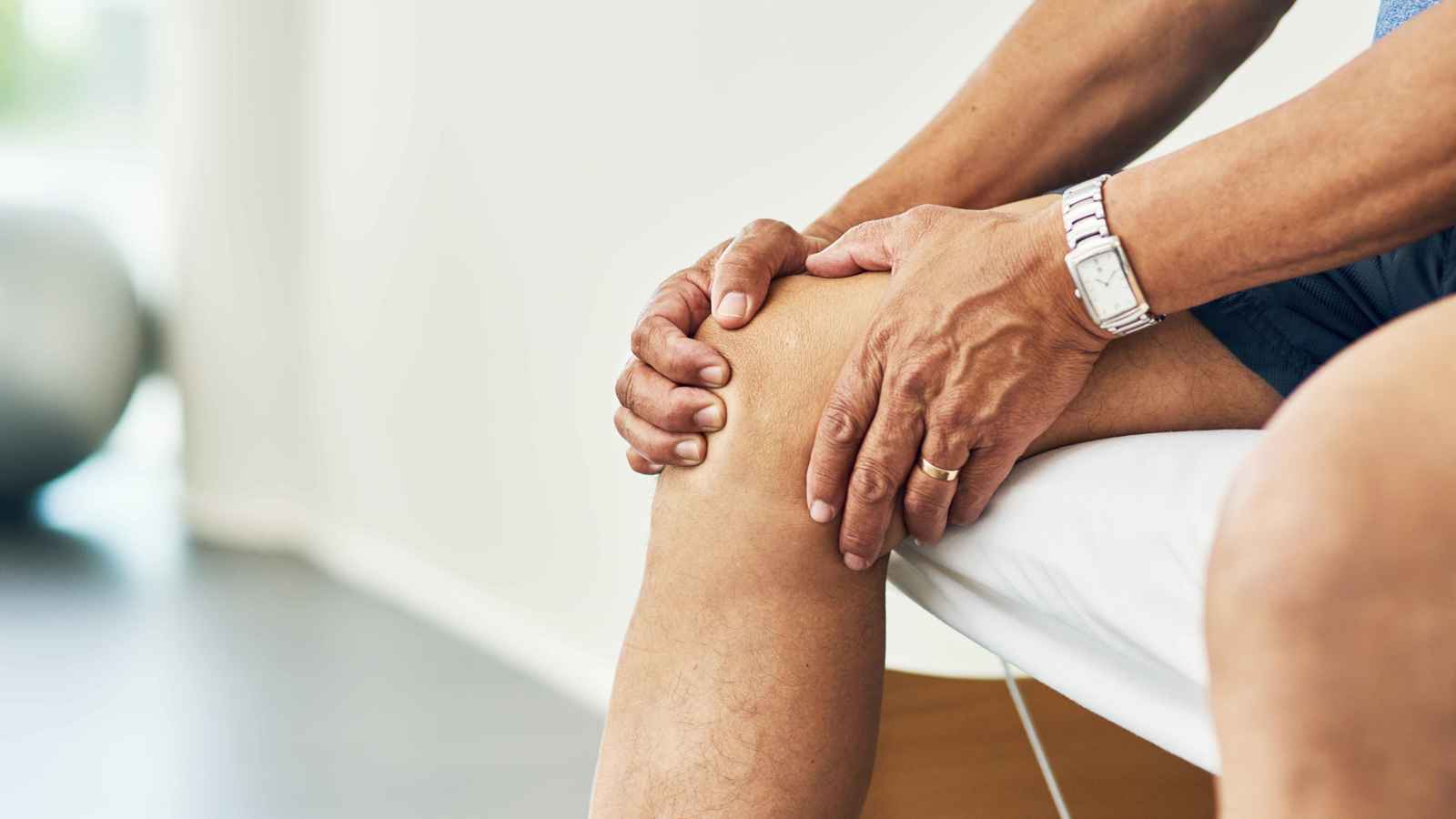 8 عادات تهدد صحة الركبة.. إليك طرق الوقاية