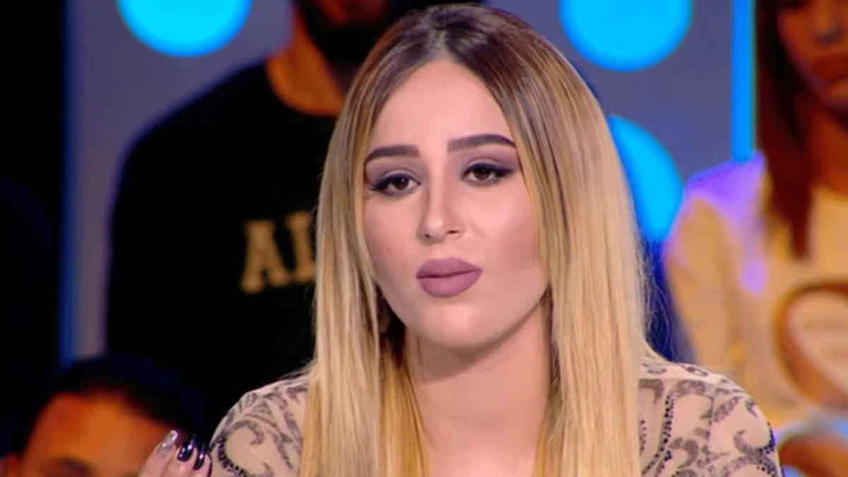 الراقصة نرمين صفر تستفز التونسيّين بصورة فوق قبر