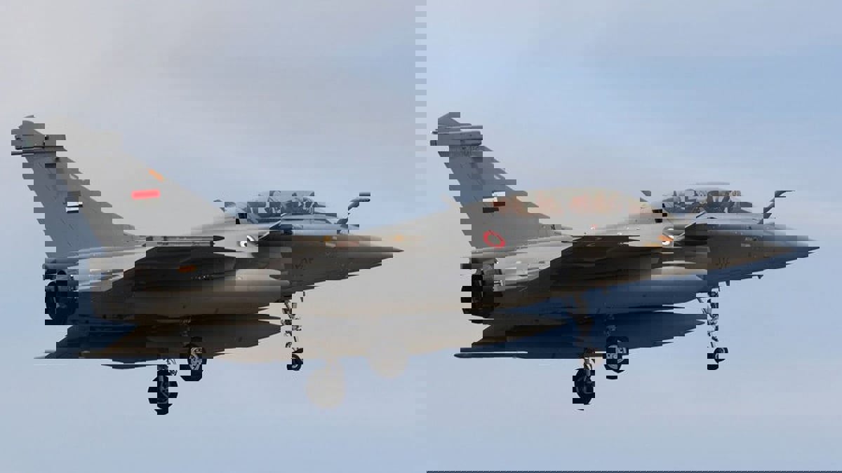 مصر.. سقوط طائرة مقاتلة ونجاة قائدها