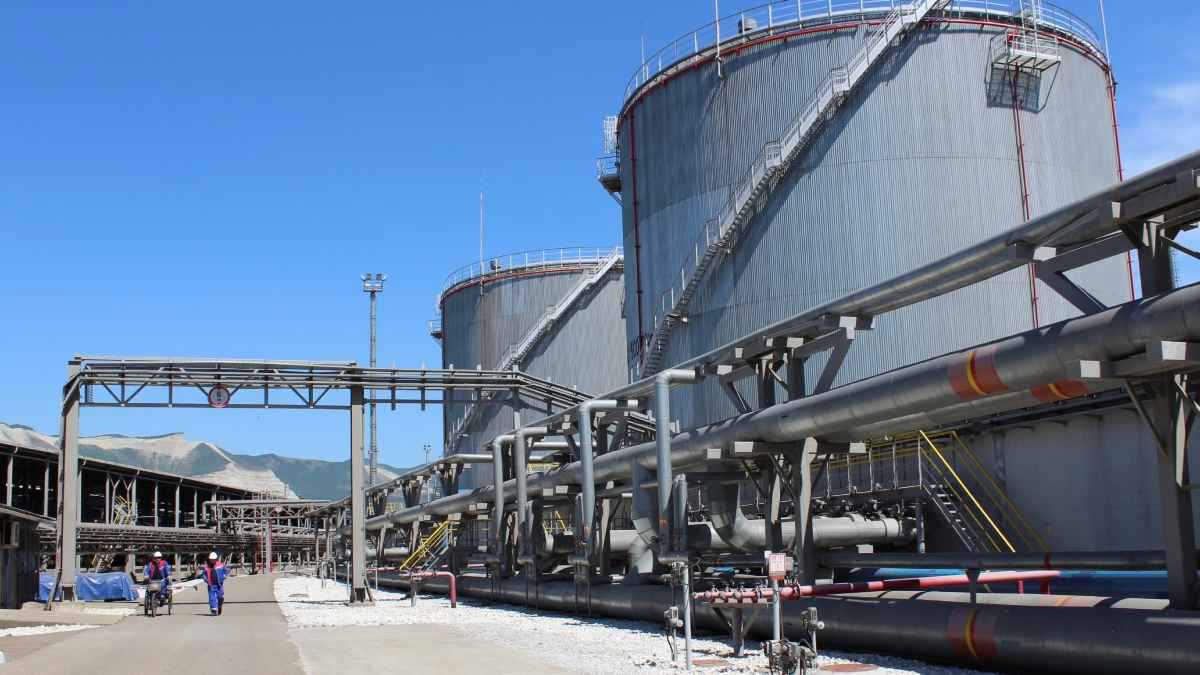 هجوم أوكراني يجبر ميناء نوفوروسيسك الروسي على تعليق صادرات النفط