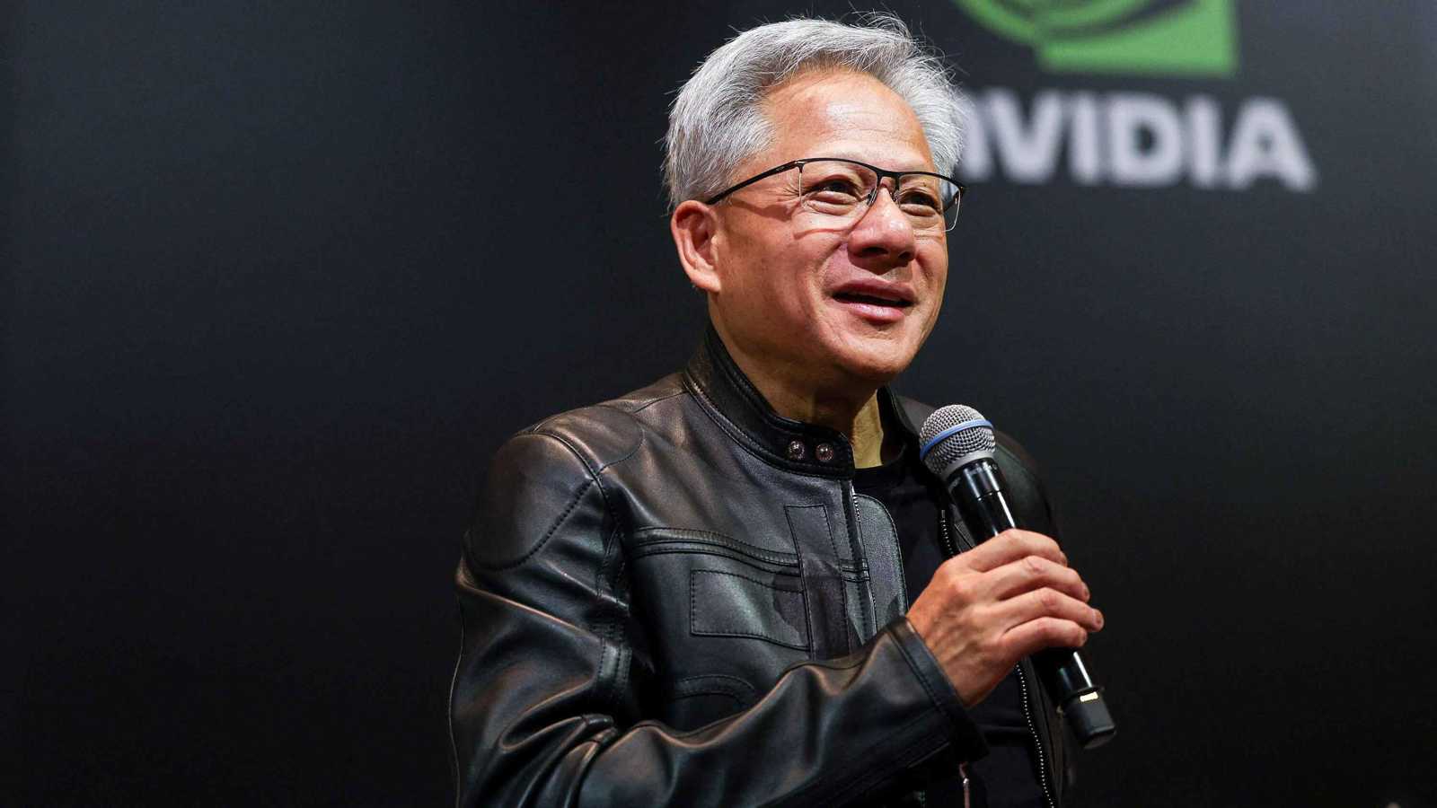 سباق الذكاء الاصطناعي.. "إنيفيديا" تحذر من تفوق بكين على واشنطن