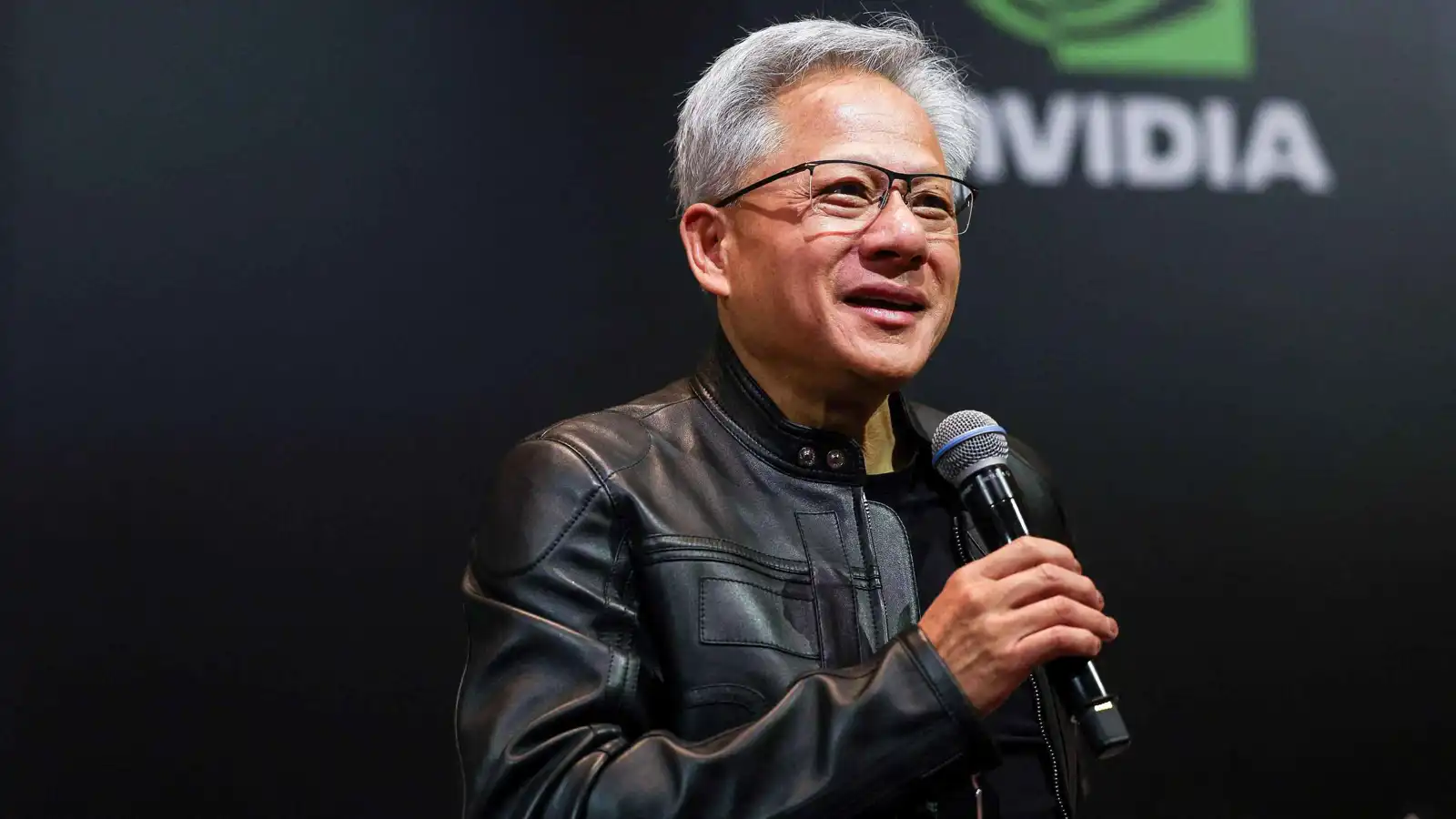 سباق الذكاء الاصطناعي.. "إنيفيديا" تحذر من تفوق بكين على واشنطن