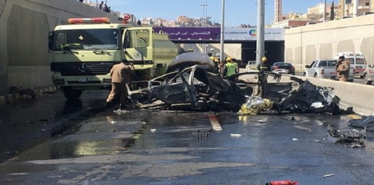 بالفيديو والصور.. حادث سير مروع ينهي حياة 3 أشخاص في السعودية