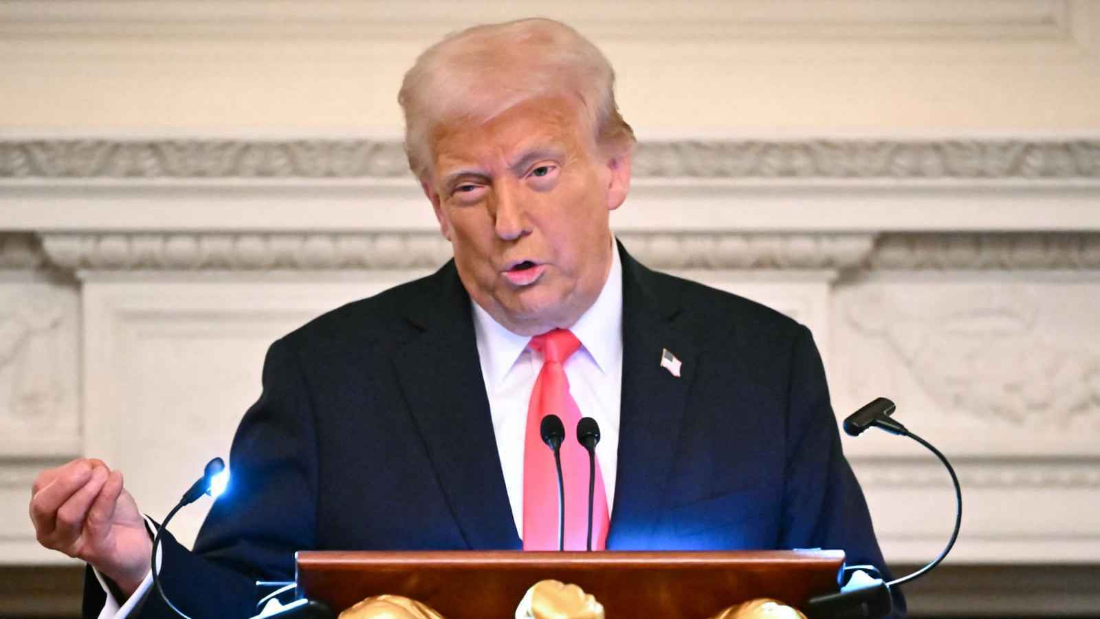 متحدثًا بالعربية.. ماذا قال ترامب للمسلمين في إفطار رمضاني؟